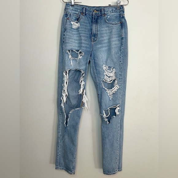 American Eagle Highest Rise Distressed Mom Jeans Sz 4 Long - Picture 3 of 10